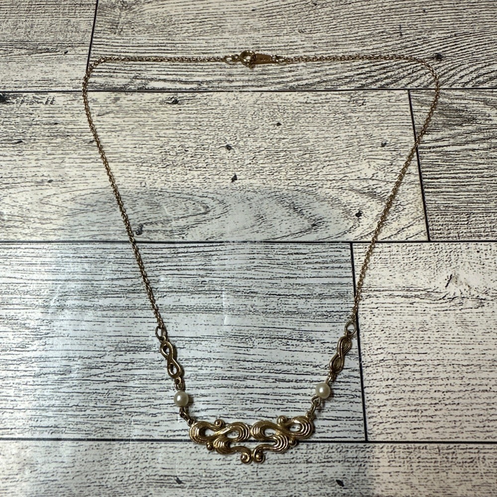 Avon‎ Romantic Moments Goldtone Necklace Faux Pearl Accent Vintage